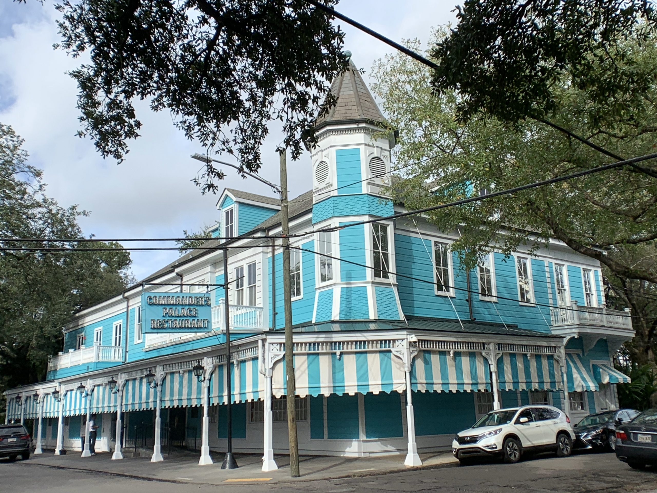 Read more about the article 3 martini lunch, Commanders Palace, NOLA